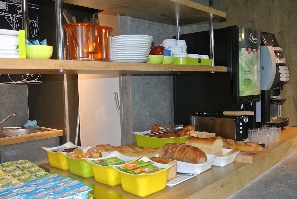 Ibis Budget Chambery Sud Challes Les Eaux Bagian luar foto