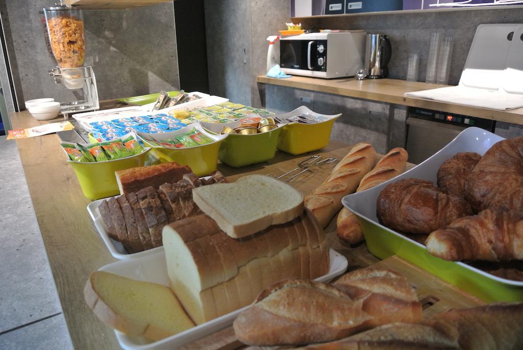 Ibis Budget Chambery Sud Challes Les Eaux Bagian luar foto