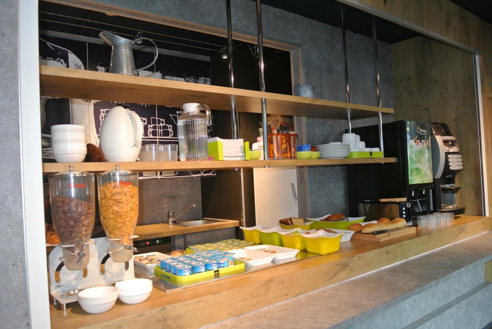 Ibis Budget Chambery Sud Challes Les Eaux Bagian luar foto