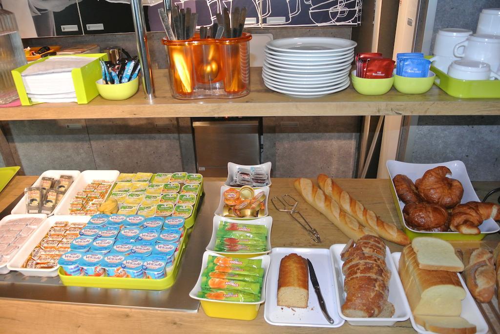 Ibis Budget Chambery Sud Challes Les Eaux Bagian luar foto
