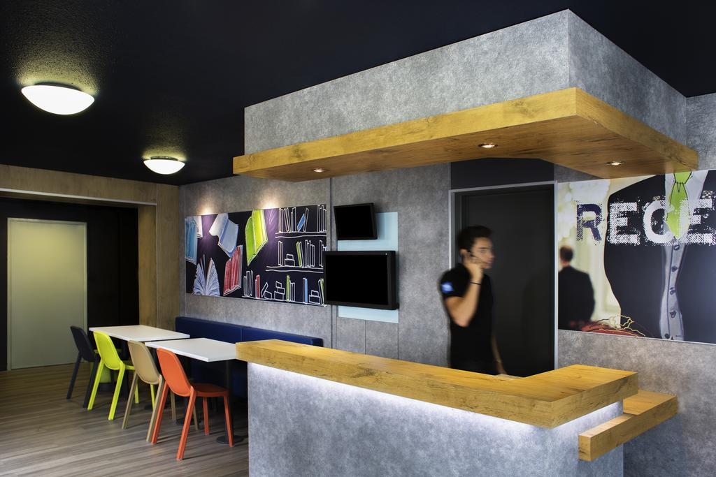 Ibis Budget Chambery Sud Challes Les Eaux Bagian luar foto