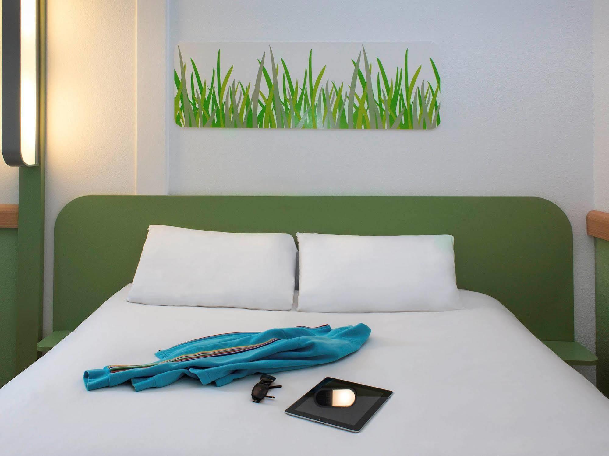 Ibis Budget Chambery Sud Challes Les Eaux Bagian luar foto