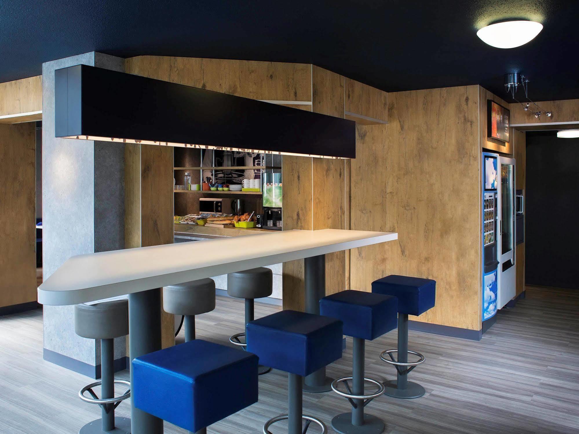 Ibis Budget Chambery Sud Challes Les Eaux Bagian luar foto
