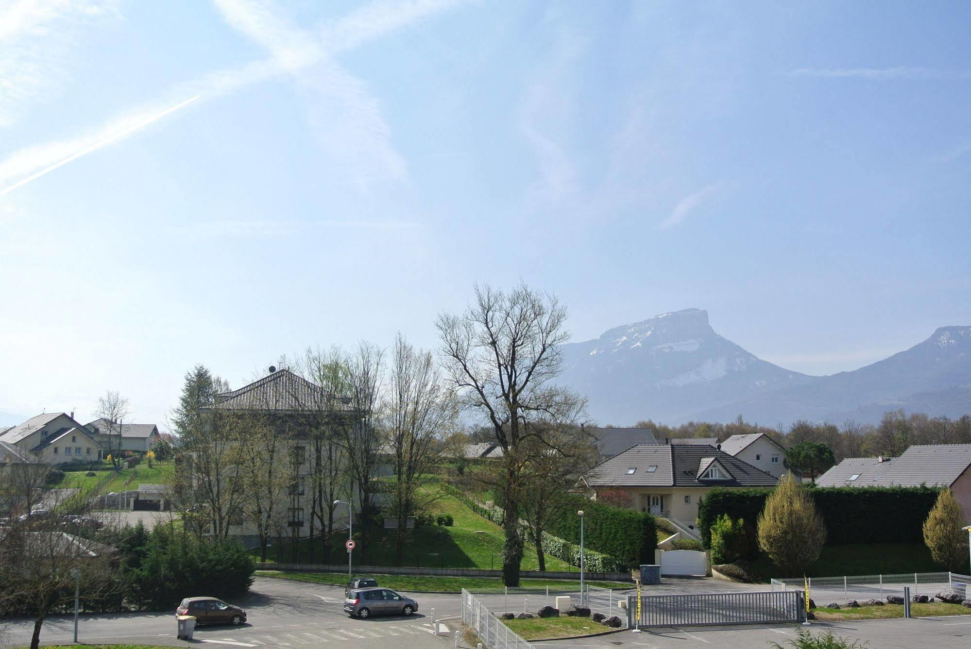 Ibis Budget Chambery Sud Challes Les Eaux Bagian luar foto